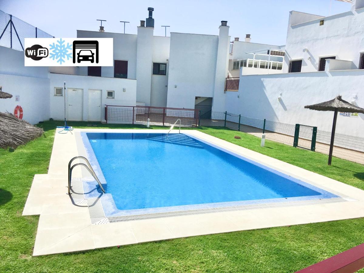 شقة Atico Premium Conil Con 2 Terrazas, Parking, Piscina, Aire Ac Y Wifi -Solo Familias Y Parejas- كونيل ذي لا فرونتيرا المظهر الخارجي الصورة