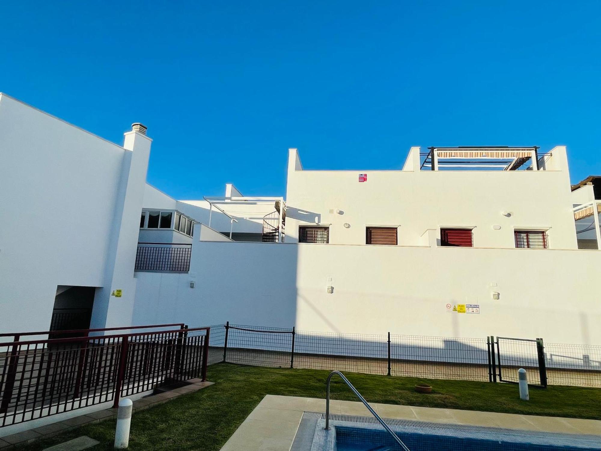 شقة Atico Premium Conil Con 2 Terrazas, Parking, Piscina, Aire Ac Y Wifi -Solo Familias Y Parejas- كونيل ذي لا فرونتيرا المظهر الخارجي الصورة